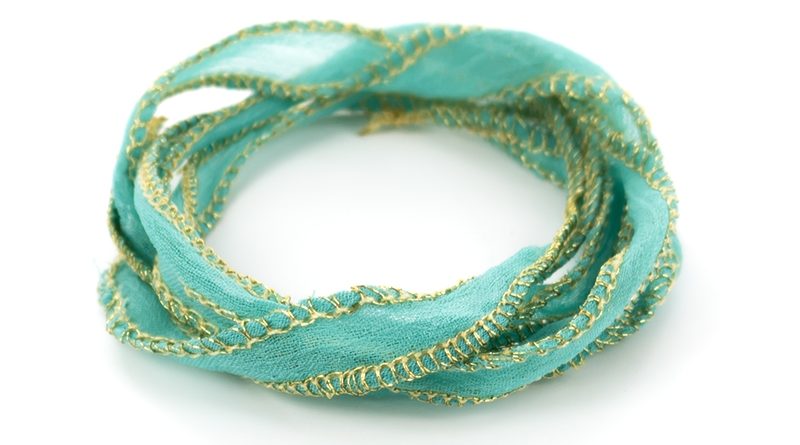 Bracelet soie turquoise et liséré doré