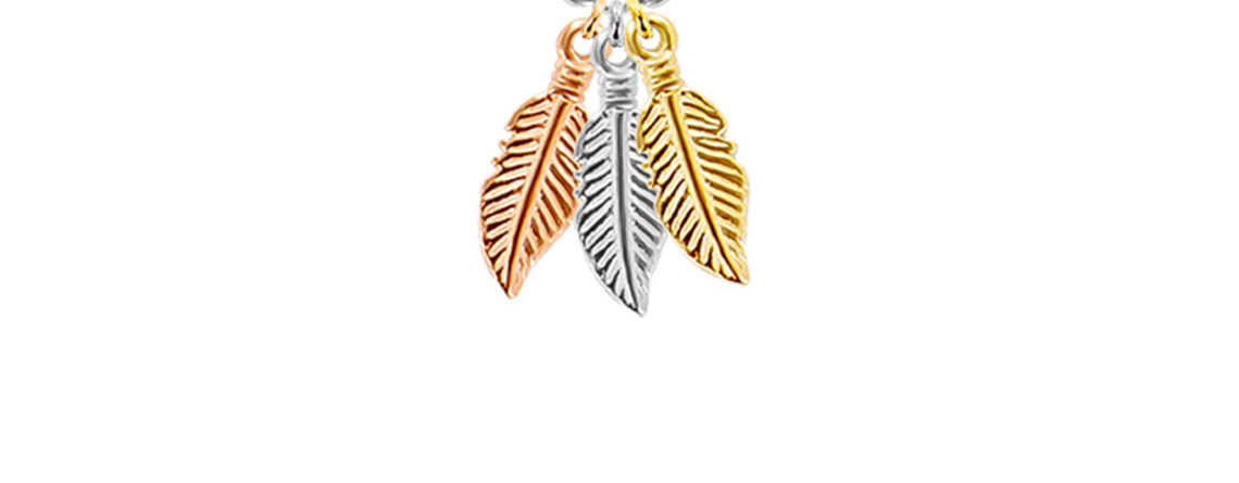 Collier en acier rehaussé d'un trio de plume