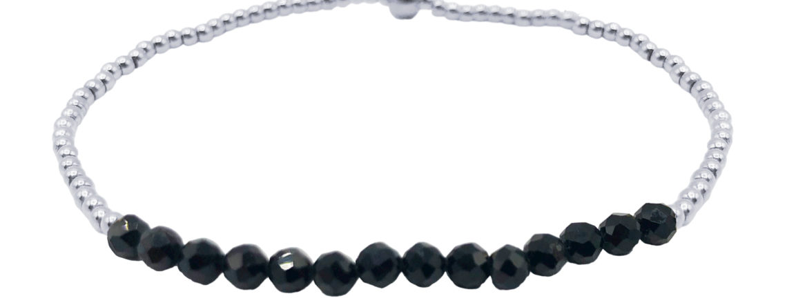 Bracelet orné de perles naturelles (Agate noire) et acier inoxydable argenté