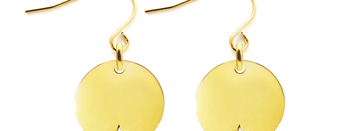 Boucles d'oreilles agrémentées de médailles rondes avec étoile ajourée en acier inoxydable doré