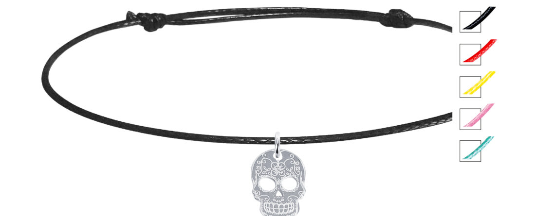 Bracelet cordon ajustable décoré d'une pampille tête de mort (14mm) en acier inoxydable argenté