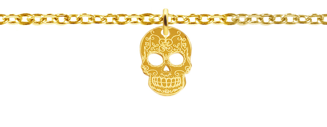 Bracelet chaînette agrémenté d'une pampille tête de mort en acier inoxydable doré