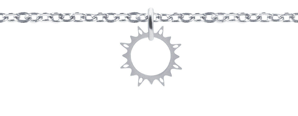 Bracelet chaînette agrémenté d'une pampille soleil en acier inoxydable argenté