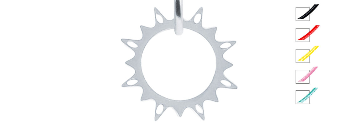 Collier cordon ajustable décoré d'un pendentif soleil en acier inoxydable argenté