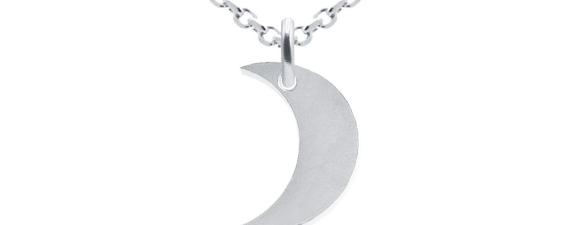 Collier orné d'un pendentif lune en acier inoxydable argenté