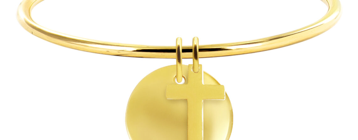 Jonc rigide décoré d'une médaille ronde (20mm) à personnaliser et d'une pampille croix (14mm) en acier inoxydable doré