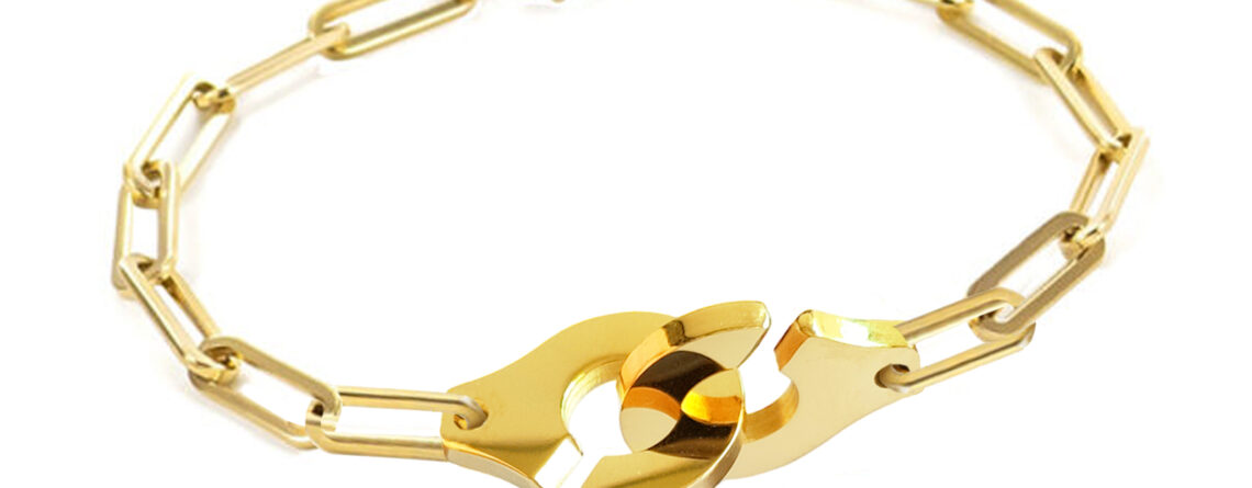 Bracelet maille XL agrémenté d'une paire de menottes en acier inoxydable doré