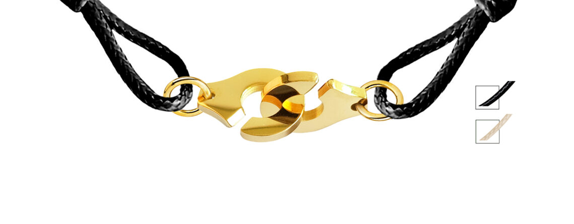 Collier cordon ajustable décoré d'une paire de menottes en acier inoxydable doré