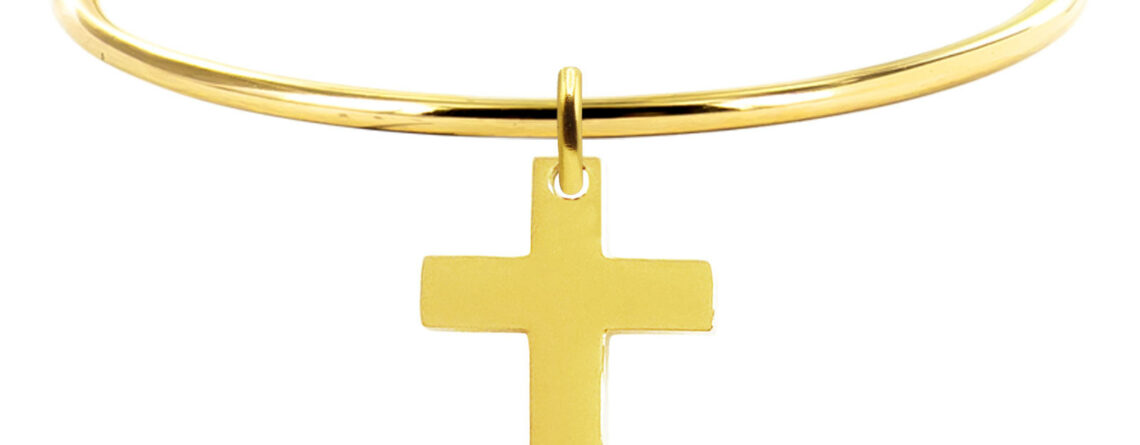Jonc rigide agrémenté d'une pampille croix (25mm) en acier inoxydable doré