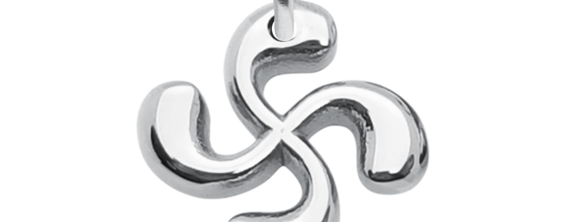Pendentif croix basque en acier inoxydable argenté - 20mm