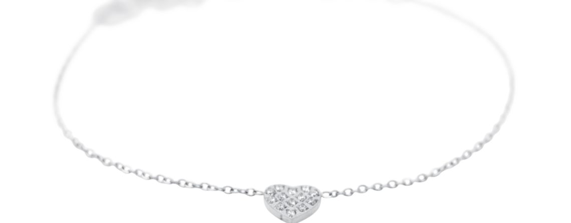 Bracelet cœur rehaussé d'oxydes de zirconium en acier inoxydable argenté